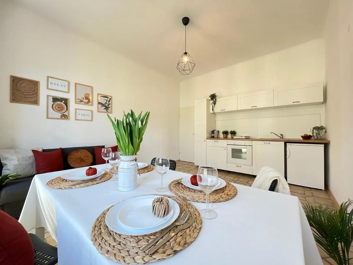 וינה Joyful Place Apartment