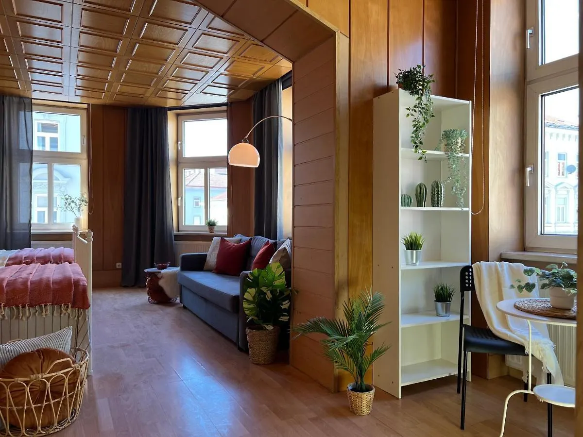 וינה Joyful Place Apartment