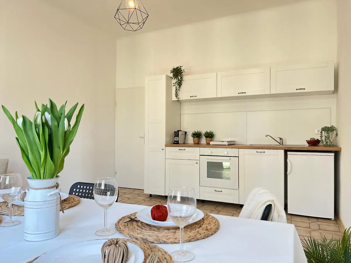 וינה Joyful Place Apartment אוסטריה