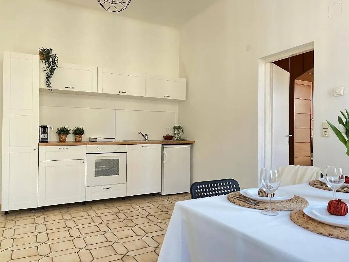 וינה Joyful Place Apartment